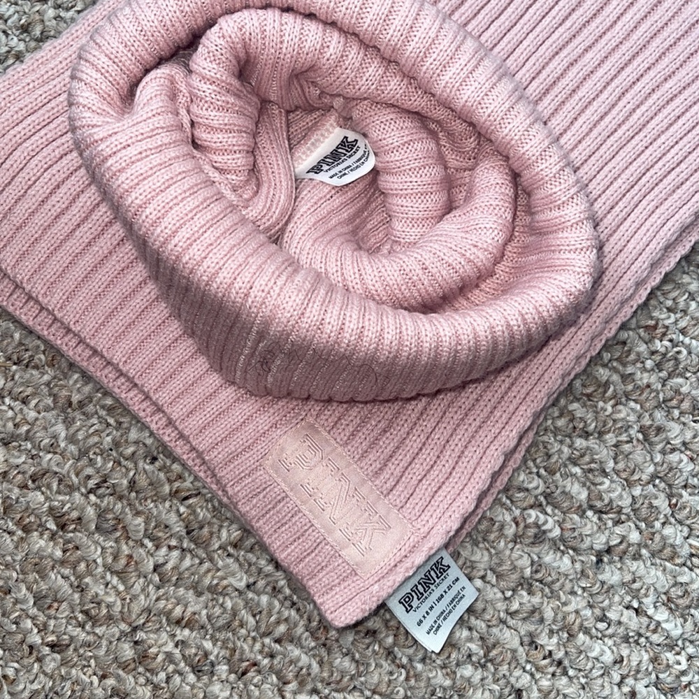 VS PINK HAT+SCARF